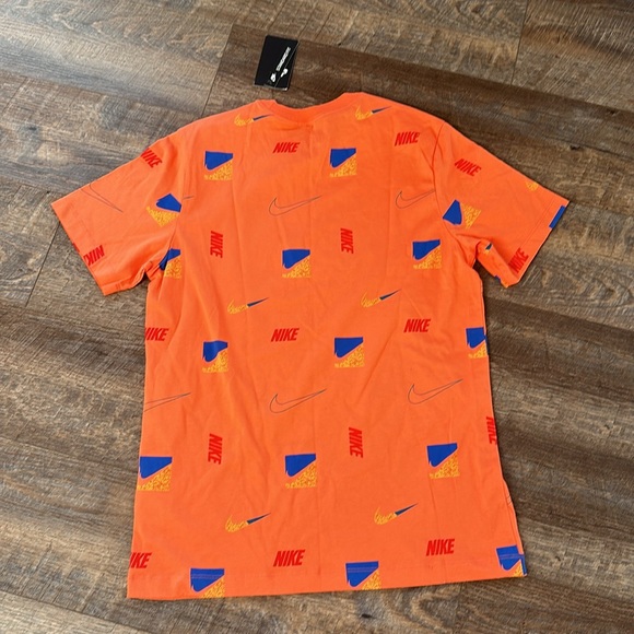 Nike Swoosh T-shirt NWT - Picture 5 of 8